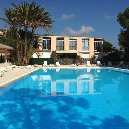 Studio Vue Mer Avec Piscine * Le Lavandou